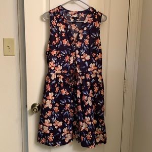 Gap Flower V-neck Dress with pockets